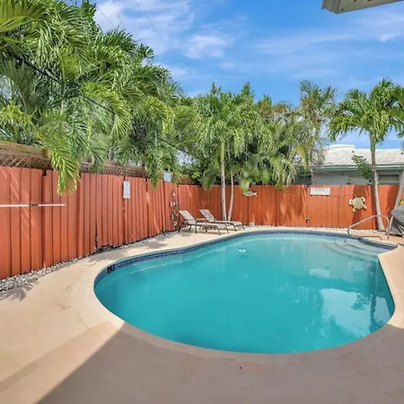 Stylish 2Br 3Ba With Heated Pool Plus Beach Walkable